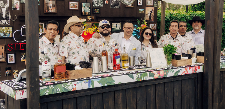 Open bar team at stagecoach